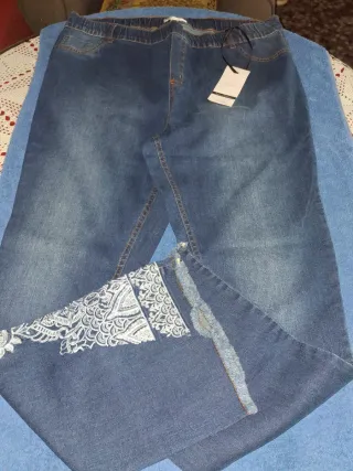 Vaqueros T 54 con bordado. Con etiquetas. VER medi