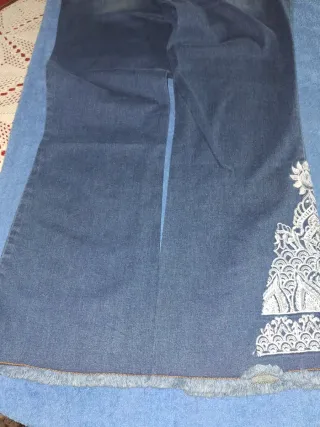 Vaqueros T 54 con bordado. Con etiquetas. VER medi