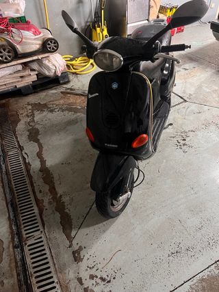 Vespa ET4 125 Negra
