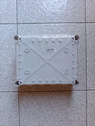 Caja estanca Legrand Plexo 092186