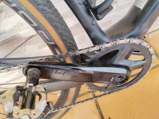 Bicicleta Gravel Giant Revolt Advance.