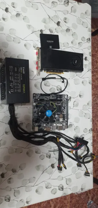 Lote Placa Base Gigabyte + SSD Samsung