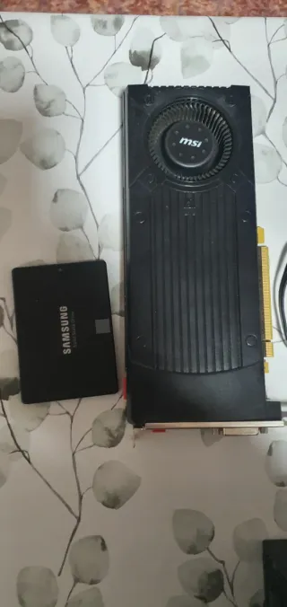 Lote Placa Base Gigabyte + SSD Samsung