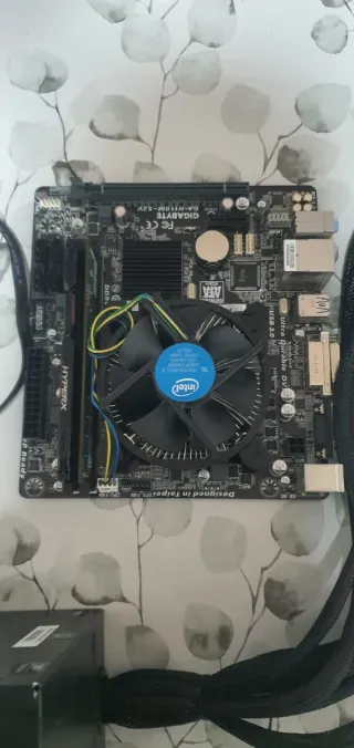 Lote Placa Base Gigabyte + SSD Samsung