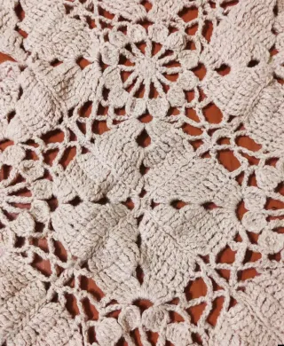 Top beige tejido a mano