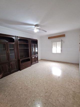 Chalet en venta en Carmona