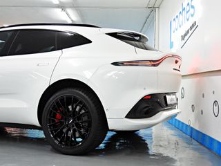 ASTON MARTIN DBX 4.0 V8 550cv
