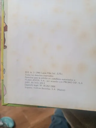 Libro año 1986 "Wiket: Una aventura de ewoks"