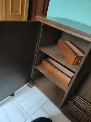 Máquina de coser ALFA negra y dorada