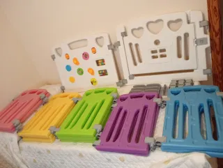 Parque infantil valla de plástico multicolor