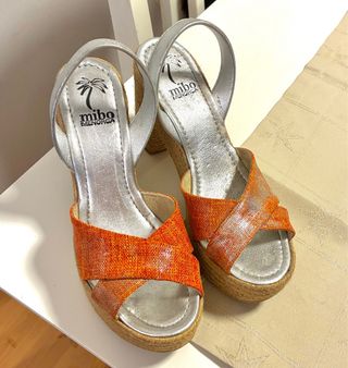Mibo Sandalias Plataforma Naranja y Plata