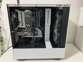 PC Gaming Blanco y Multicolor