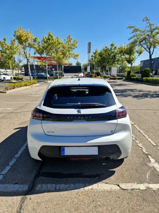 Peugeot 208 2021