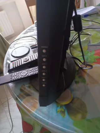 Televisor LED Blu:sens 15 Pulgadas con DVD