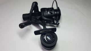 Dos carretes de pesca