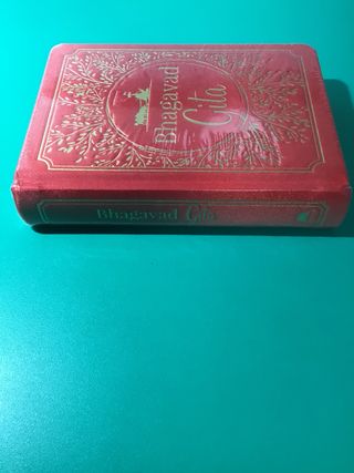 Bhagavad Gita (Deluxe Silk Hardbound)