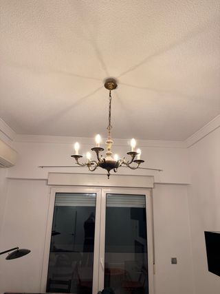 Lámpara de forja dorada