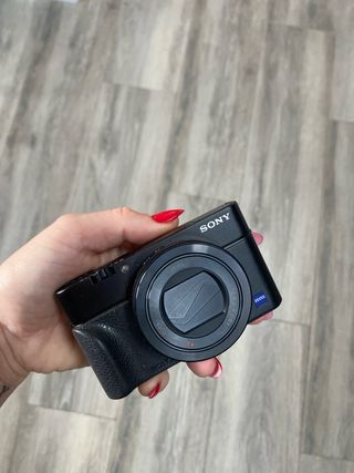 Cámara Sony RX100 III + Funda Piel Negra