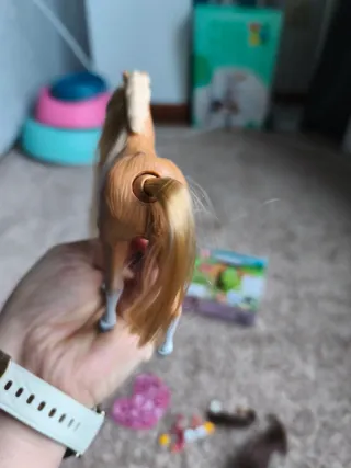 Caballo para peinar Emma, Barbie muñecas