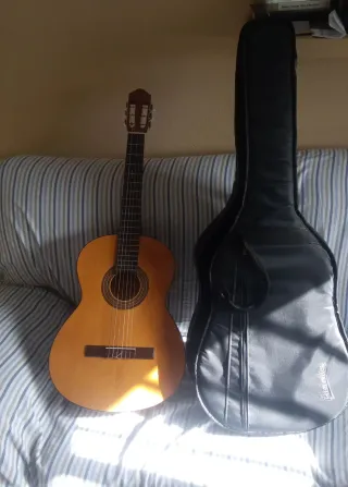 Guitarra Clásica con Funda