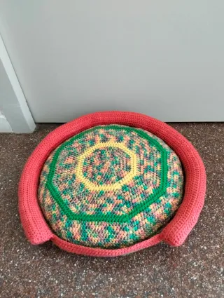 Cama para mascotas tejida redonda