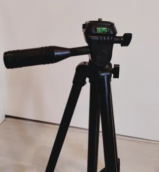 Trípode ajustable para cámara y móvil