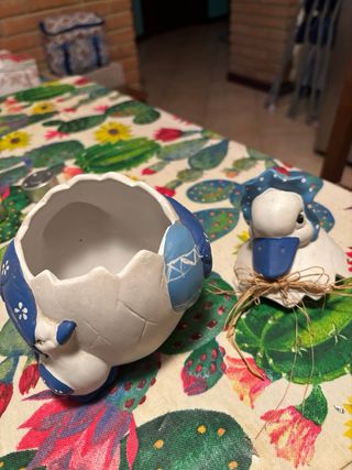 Papera in ceramica dipinta a mano.