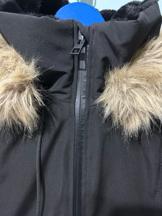 Abrigo parka negra Zara nueva M (Repelente -20°C)