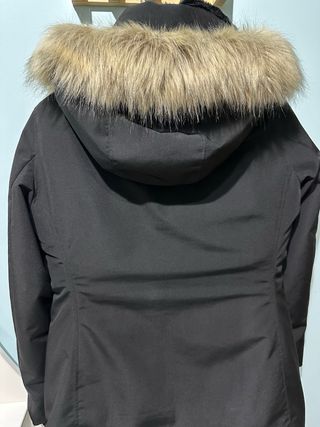 Abrigo parka negra Zara nueva M (Repelente -20°C)