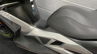 Kawasaki J 125 ABS Scooter Negro/Gris