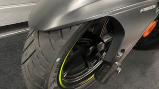 Kawasaki J 125 ABS Scooter Negro/Gris