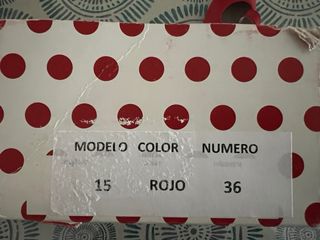 Zapatos de tacón rojos para feria