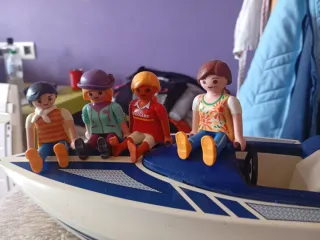 Barco Playmobil con figuras