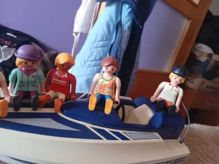 Barco Playmobil con figuras