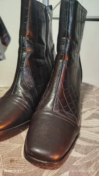 Botines negros efecto piel