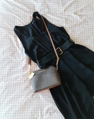 Mono negro wide leg con cinturón