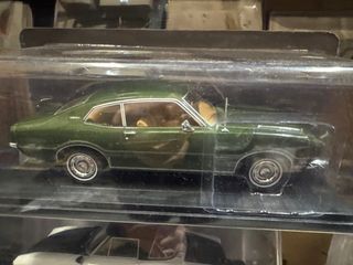 Ford Maverick 1/24 Metal Verde