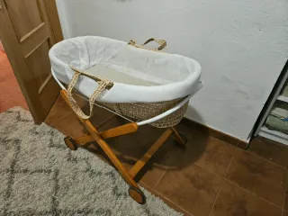 Moisés Mimbre Madera Ruedas