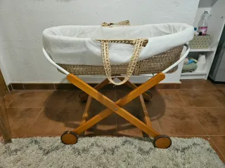 Moisés Mimbre Madera Ruedas