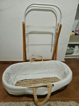 Moisés Mimbre Madera Ruedas