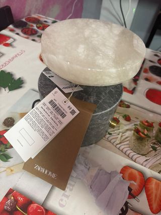 Lámpara de mesa Zara Home alabastro y mármol