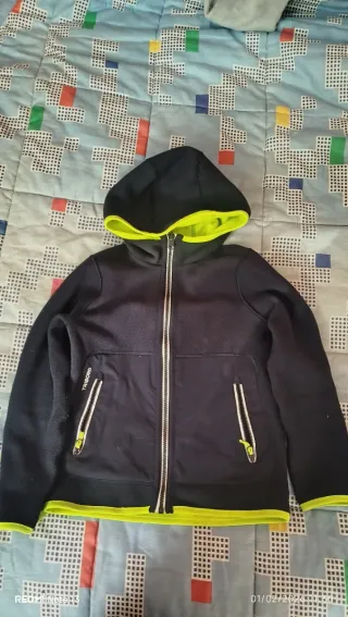 Chaqueta infantil con capucha