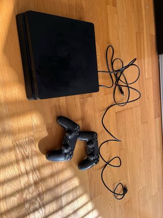 PS4 Slim 2TB + 2 Mandos DS