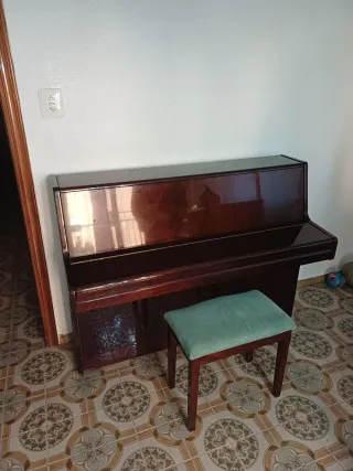 Piano Samick