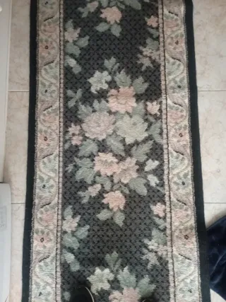 Alfombra de pasillo floral