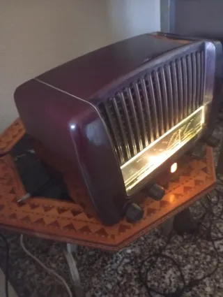 Radio antigua Philips funciona