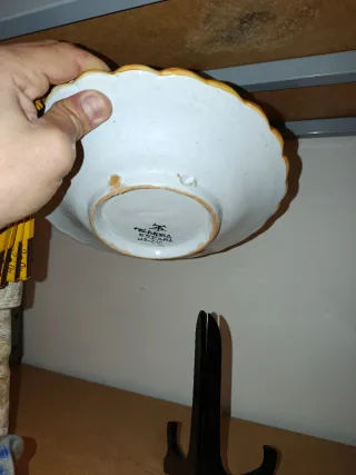 Dos Platos de cerámica decorados