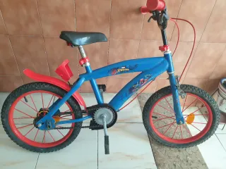 Bicicleta infantil Spiderman azul
