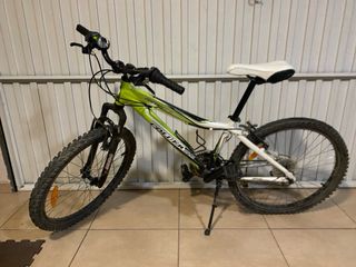 Bicicleta Morada Niñay bicicleta niño 80€ las dos
