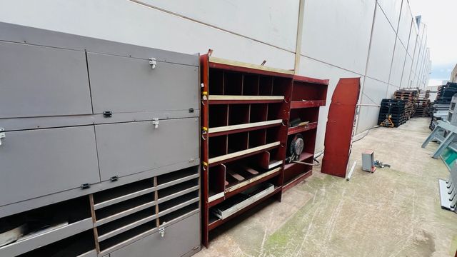 Muebles de Almacenamiento Metálicos y Madera